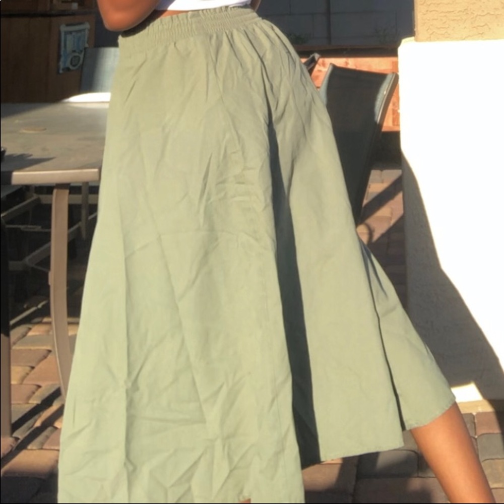 Flowy Midi skirt